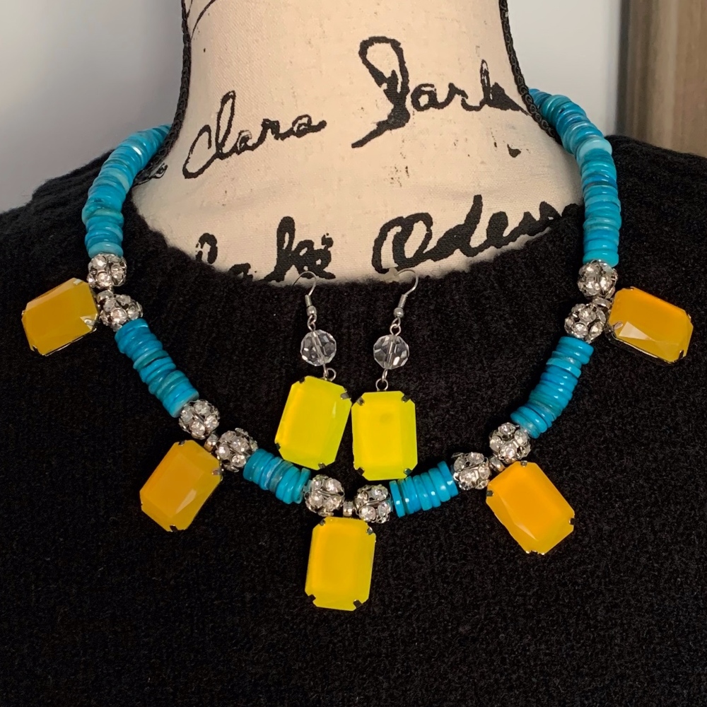Necklace and Pierced earring Set EUC
